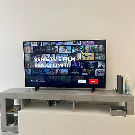 Deluxe Self Check In Parking Apartment