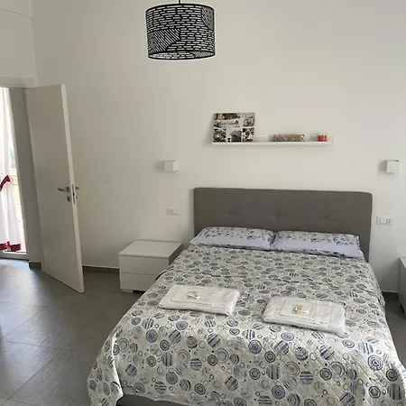 Deluxe Self Check In Parking *