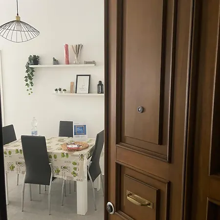 Deluxe Self Check In Parking Apartment