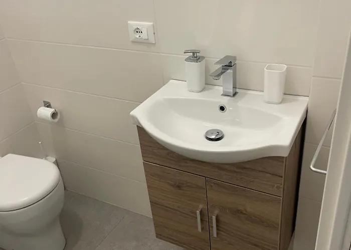 Deluxe Self Check In Parking